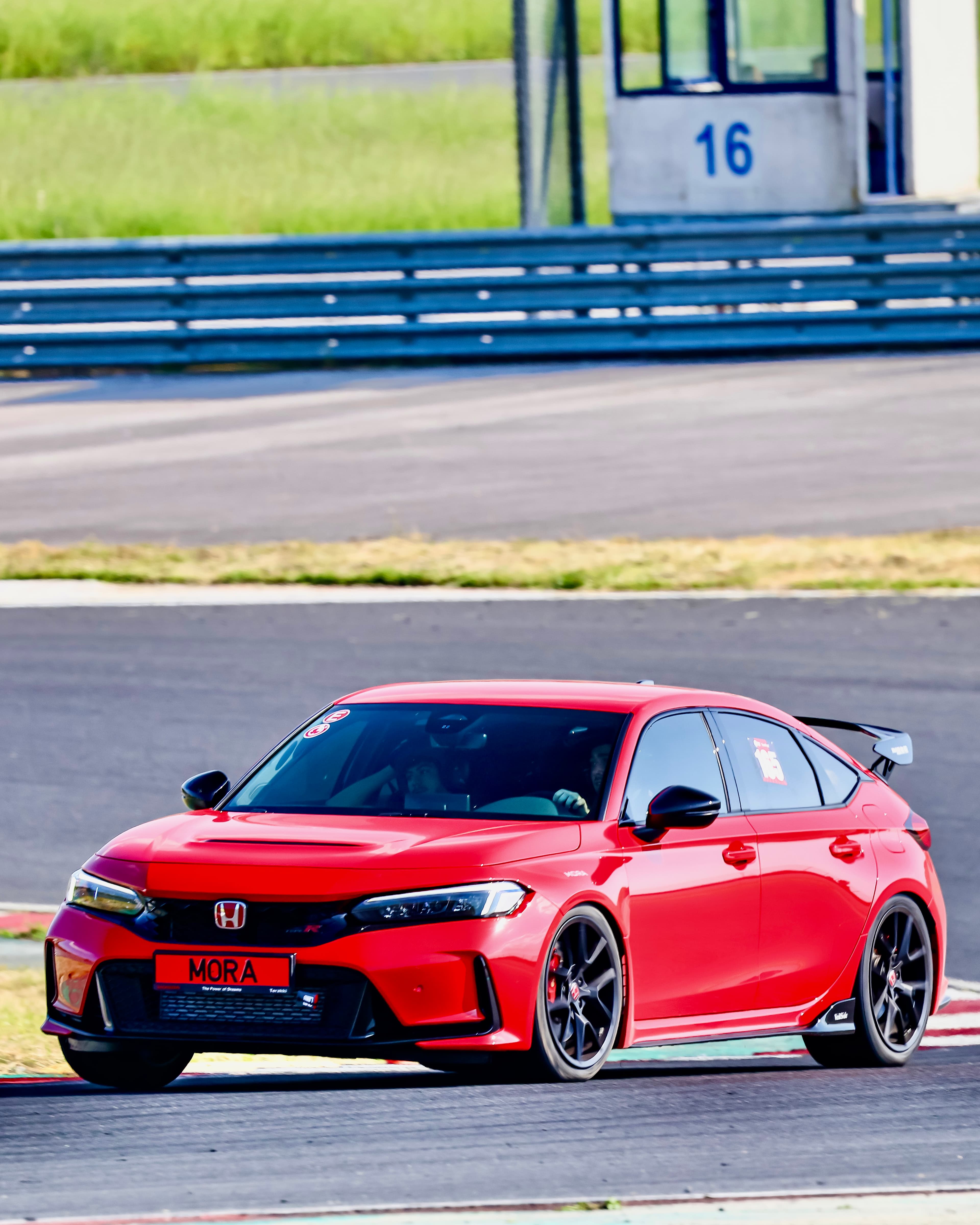 Pistte Honda Civic Type R yan profili