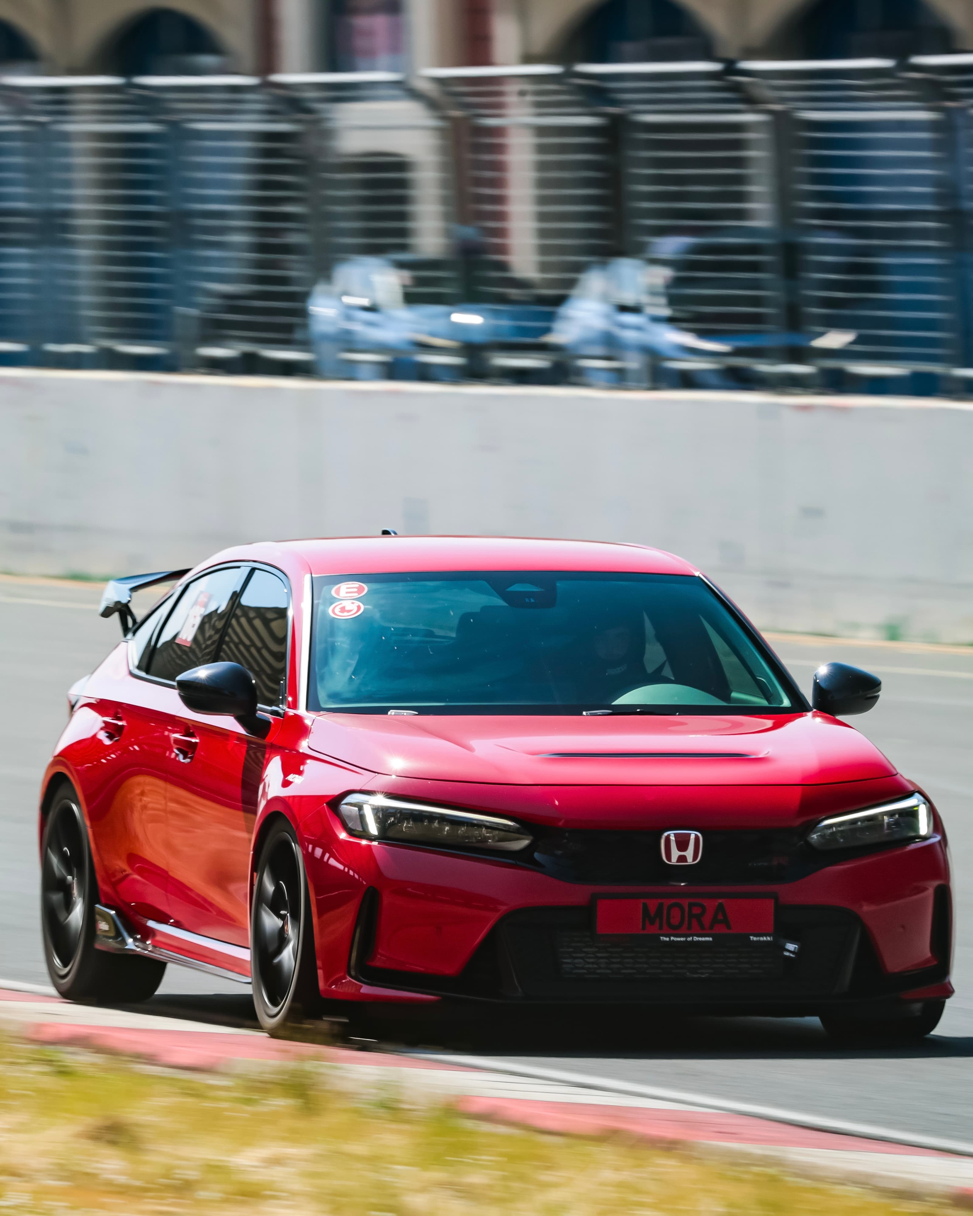 Kula MyTrack pistinde kırmızı Honda Civic Type R